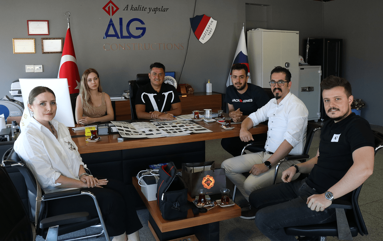Nous avons eu une réunion avec ALGÜN İnşaat et Cihat ALGÜN.